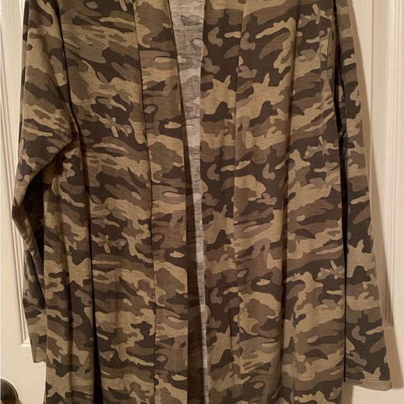 Camo Duster Women’s Size Medium/Large - Picture 2 of 5